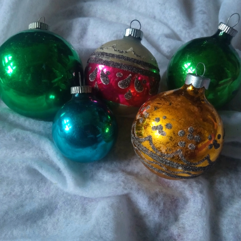 5 shiny brite christmas ornaments